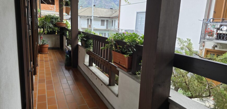 Foto Casa semi-indipendente su tre livelli con box e taverna, Migiandone