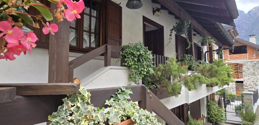 Foto Casa semi-indipendente su tre livelli con box e taverna, Migiandone