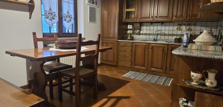 Foto Casa semi-indipendente su tre livelli con box e taverna, Migiandone
