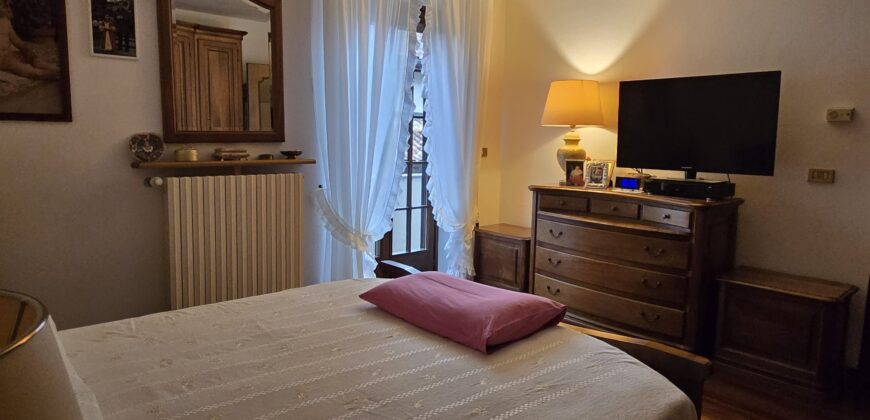 Foto Casa semi-indipendente su tre livelli con box e taverna, Migiandone