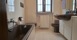 Anteprima foto Casa semi-indipendente su tre livelli con box e taverna, Migiandone