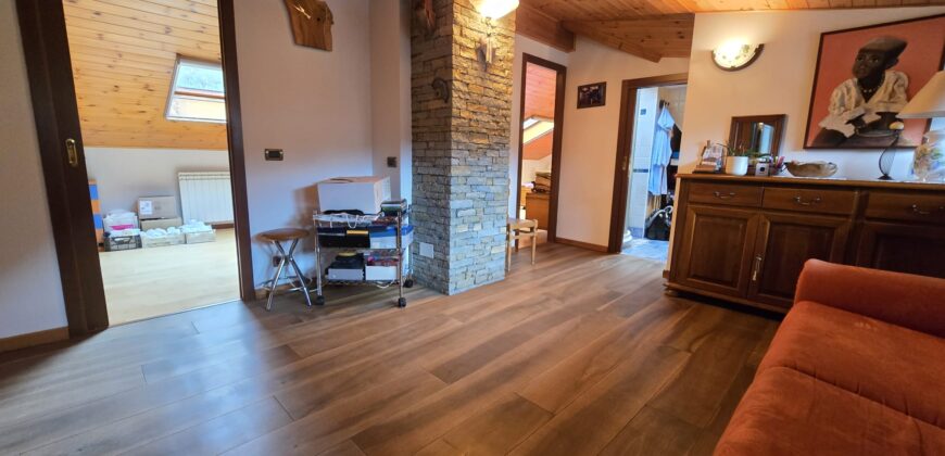 Foto Casa semi-indipendente su tre livelli con box e taverna, Migiandone
