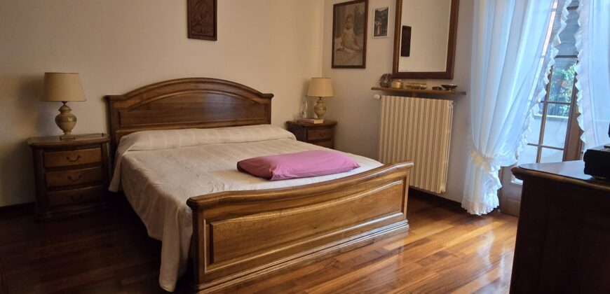 Foto Casa semi-indipendente su tre livelli con box e taverna, Migiandone