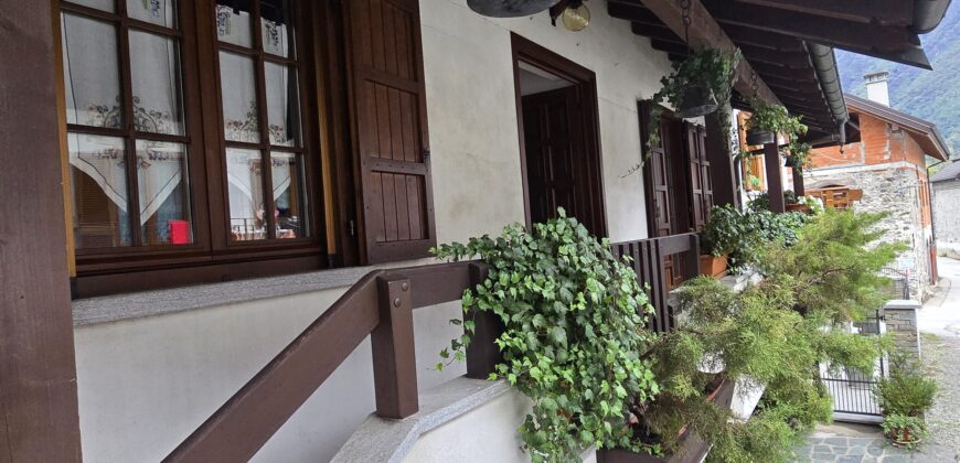 Foto Casa semi-indipendente su tre livelli con box e taverna, Migiandone