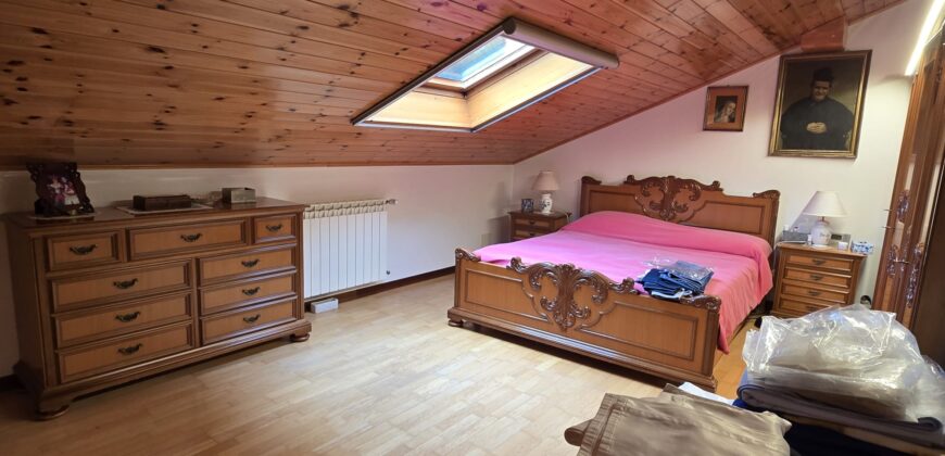 Foto Casa semi-indipendente su tre livelli con box e taverna, Migiandone