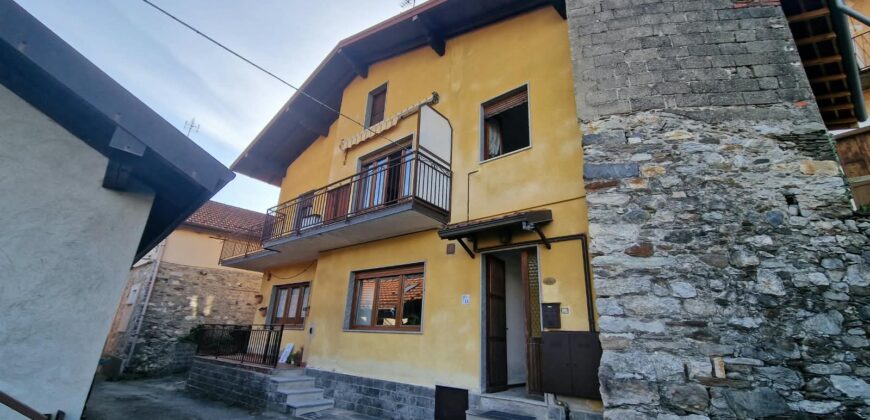 Foto Ampio quadrilocale da ristrutturare, Casale Corte Cerro