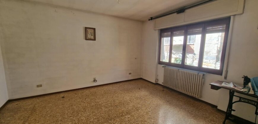 Foto Ampio quadrilocale da ristrutturare, Casale Corte Cerro