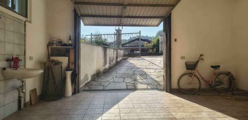 Foto CAMBIASCA: VILLA INDIPENDENTE CON GIARDINO