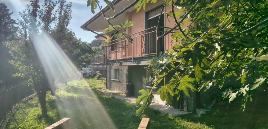 Foto CAMBIASCA: VILLA INDIPENDENTE CON GIARDINO
