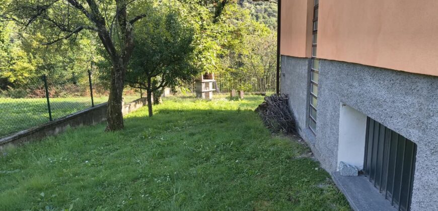 Foto CAMBIASCA: VILLA INDIPENDENTE CON GIARDINO